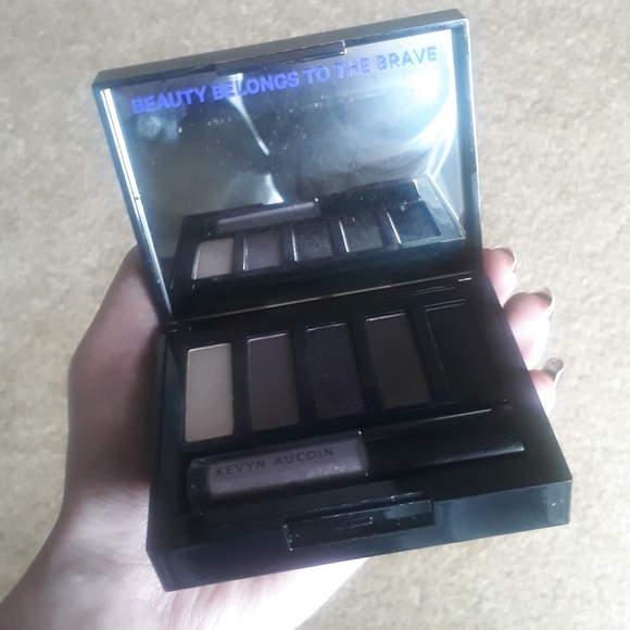 Sold☆ Kevyn Aucoin palette - Picture 2 of 3